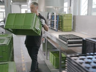 Behälterwaschanlage avitea Industrieservice