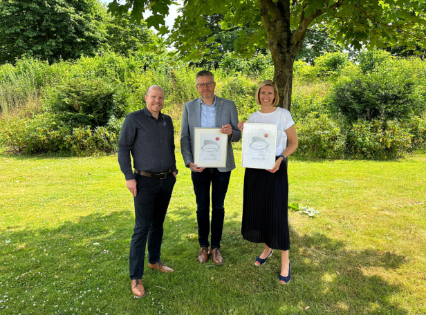 Übergabe eines Zertifikats