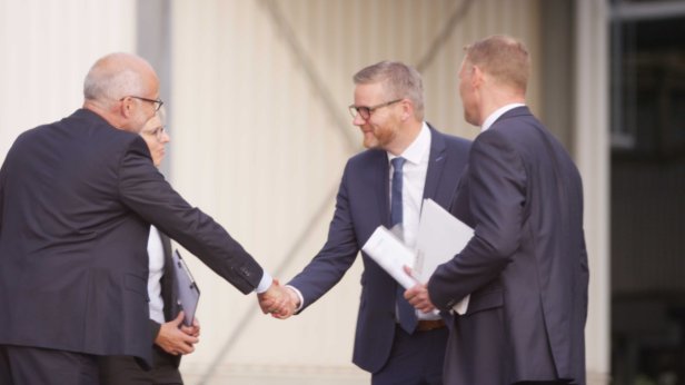 Handshake mit avitea Industrieservice