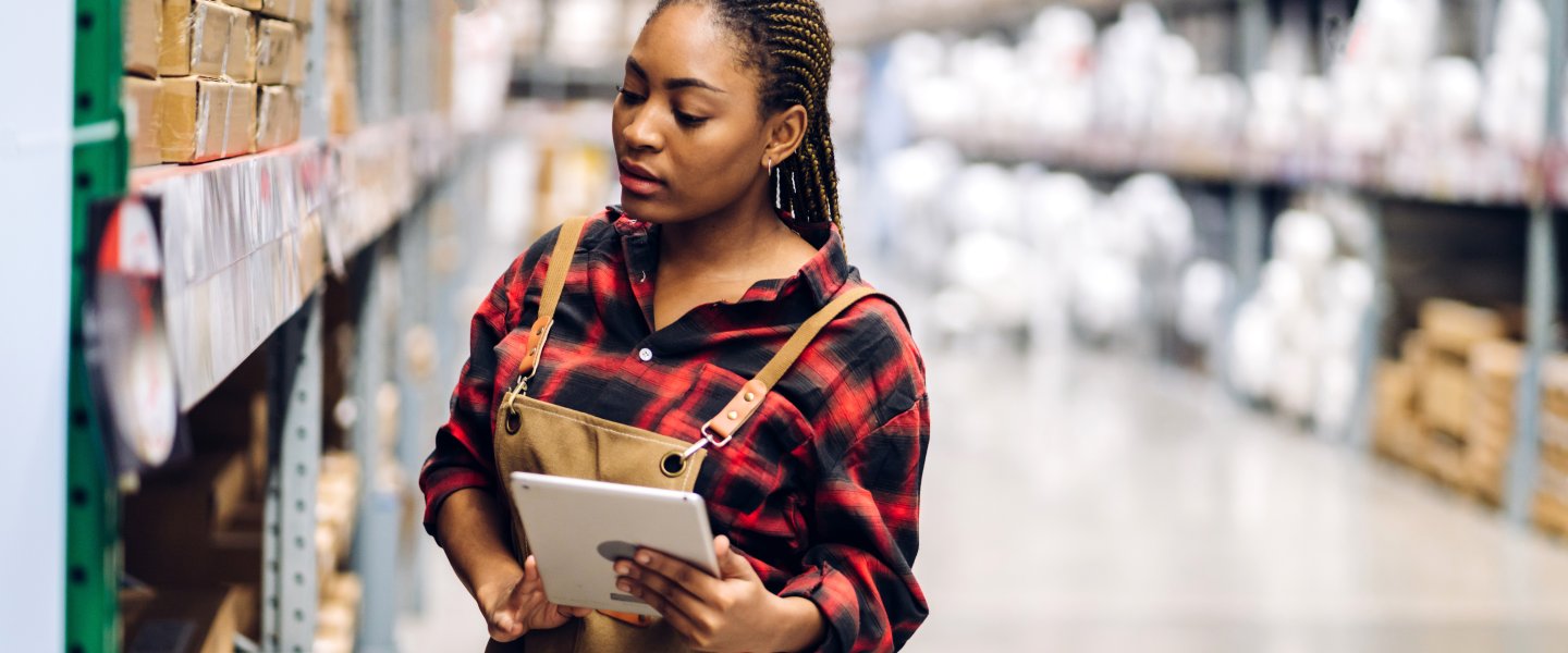 Lagermitarbeiterin aus dem International Recruiting