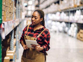 Lagermitarbeiterin aus dem International Recruiting