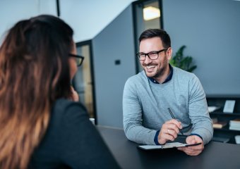 Den richtigen Job erkennen und zum Bewerbungsgespräch eingeladen werden.